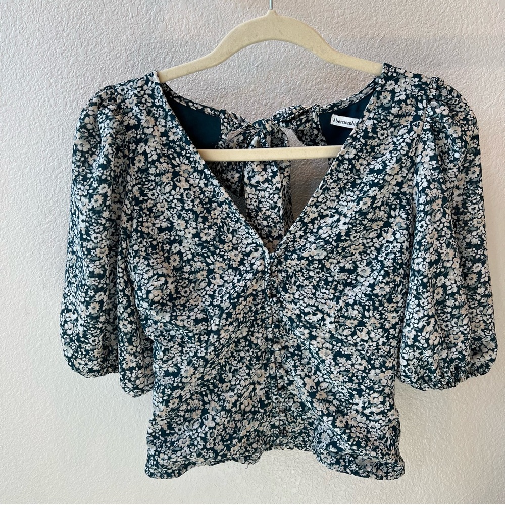 ABERCROMBIE & FITCH Puff Sleeve Floral Top